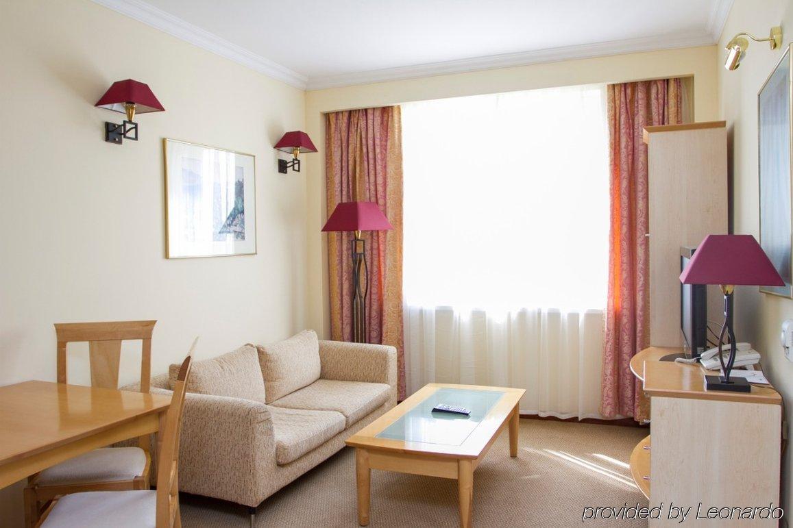 Chagala Atyrau Hotel מראה חיצוני תמונה