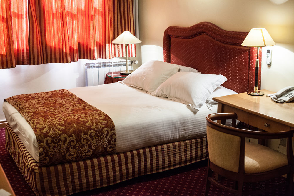Chagala Atyrau Hotel מראה חיצוני תמונה