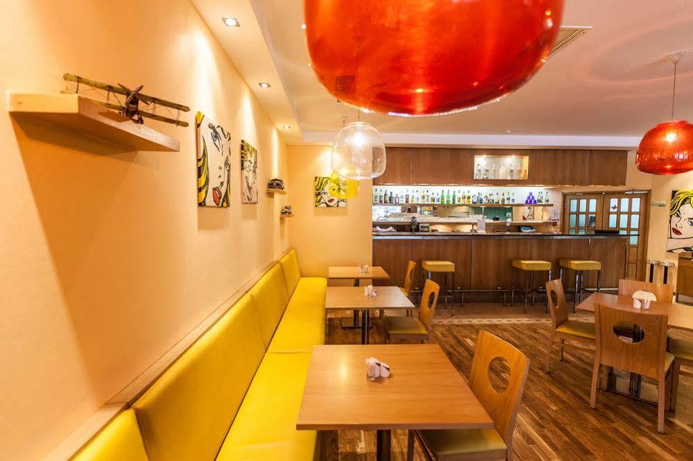 Chagala Atyrau Hotel מראה חיצוני תמונה