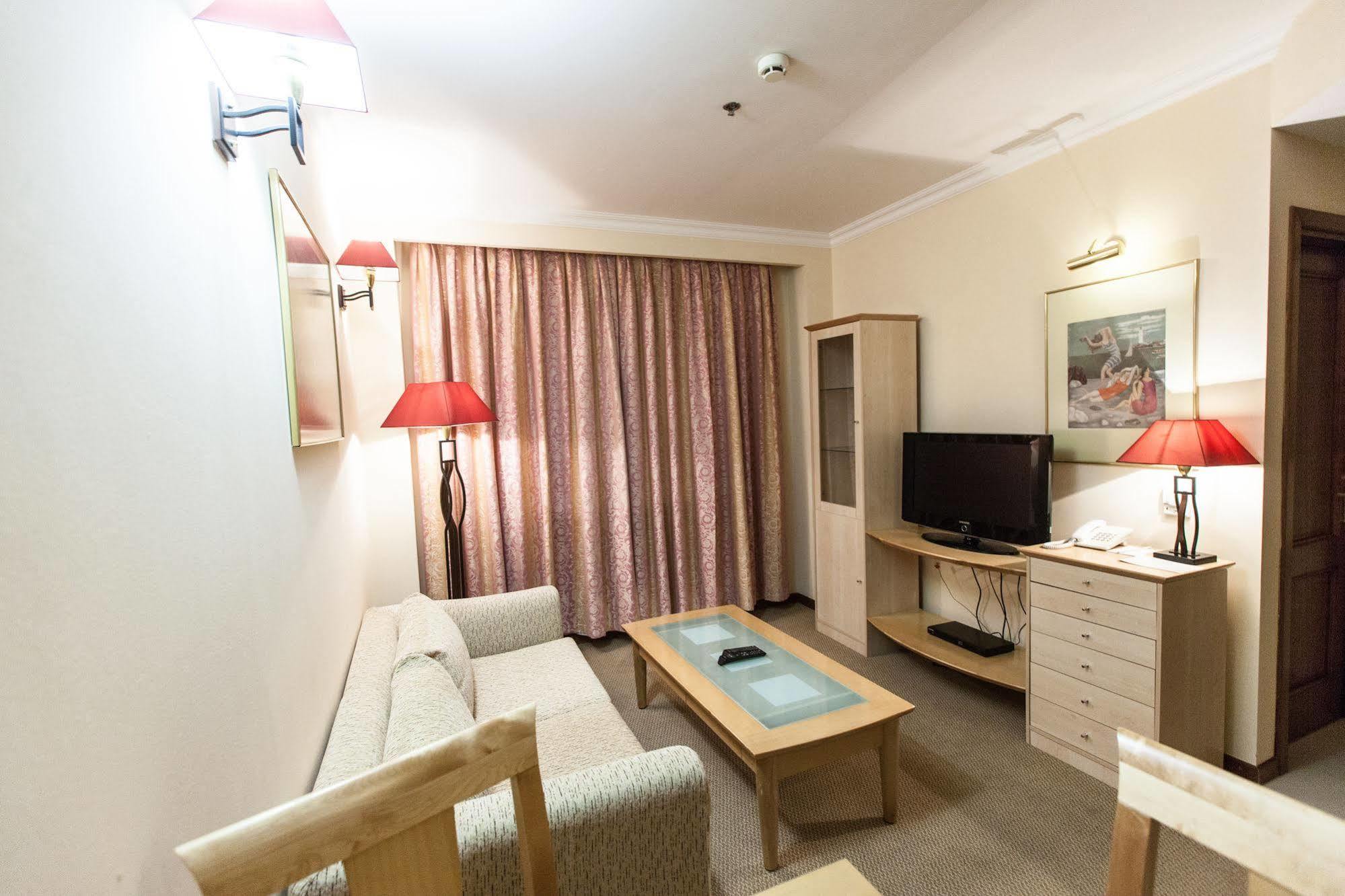 Chagala Atyrau Hotel מראה חיצוני תמונה