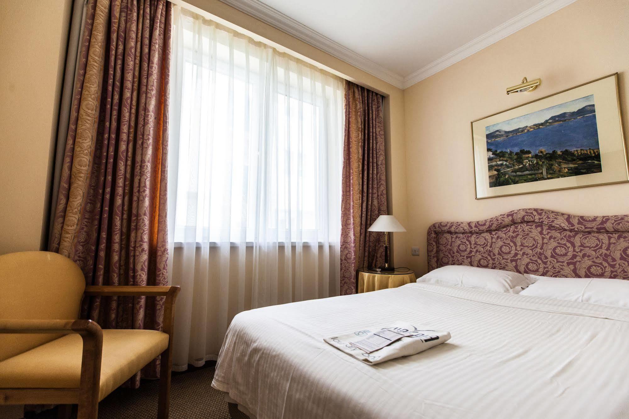 Chagala Atyrau Hotel מראה חיצוני תמונה
