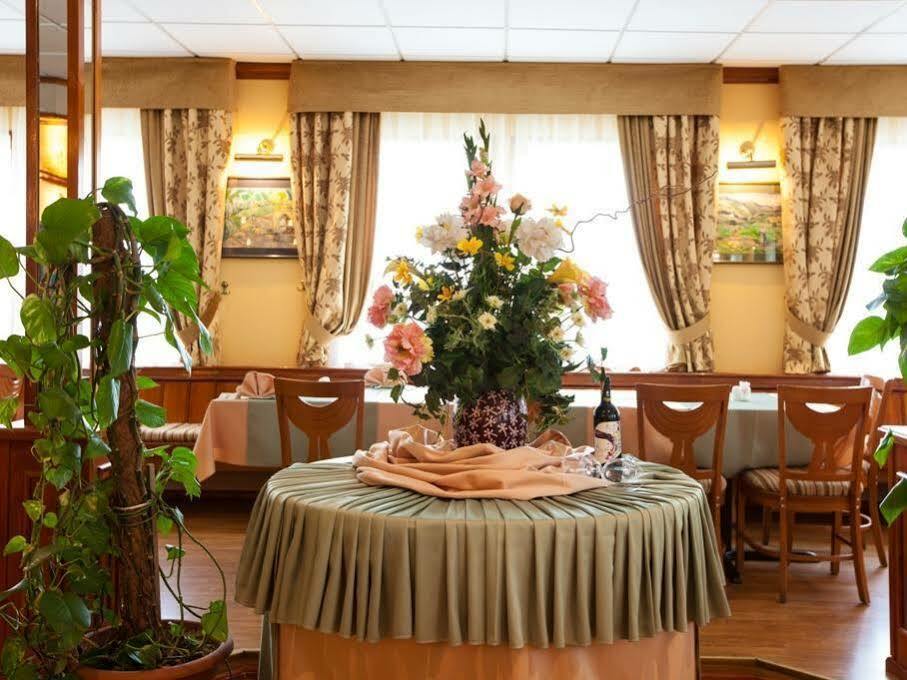 Chagala Atyrau Hotel מראה חיצוני תמונה